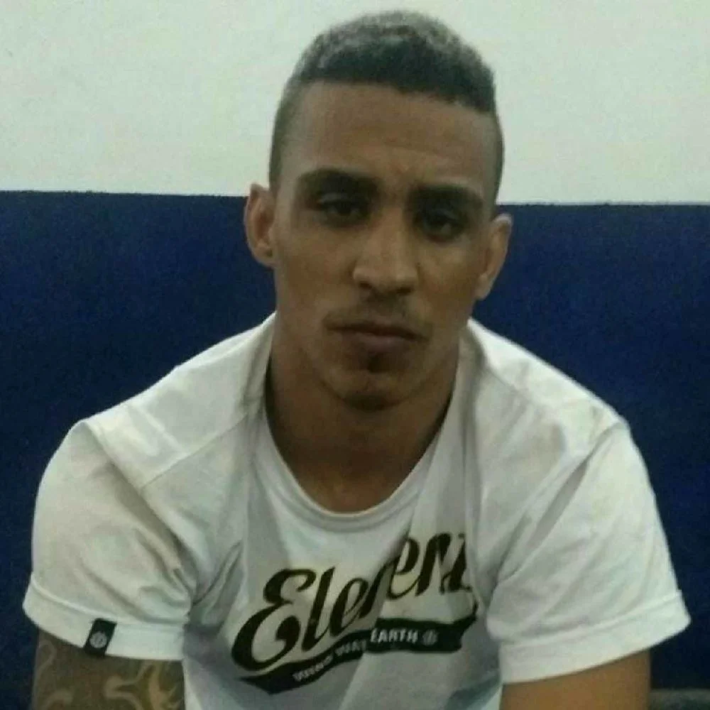 Homem é morto pela polícia; ele havia saído da cadeia para ver a mãe