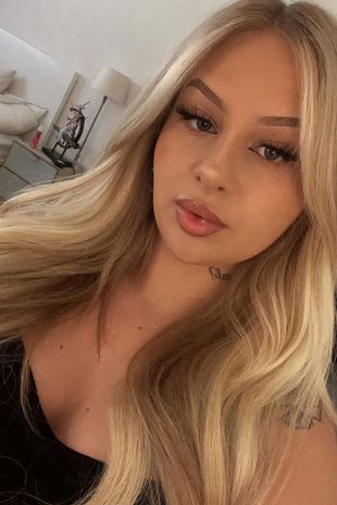 A influenciadora Michelle Melody, 20, posa em uma foto sem data