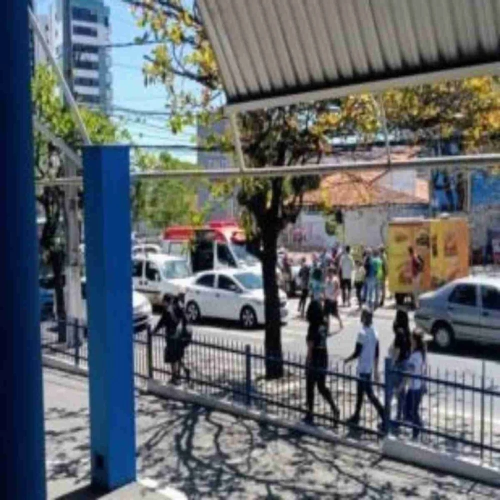 Duas pessoas foram atropeladas na Avenida Rosa Cruz em Vitória da conquista