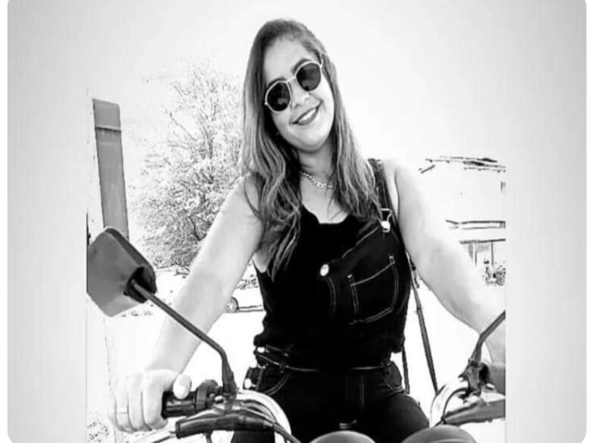 Uma jovem identificada como Daiane nascimento ribeiro, morreu nesta última sexta-feira (22) após colocar fogo no próprio corpo no povoado de salobo, zona rural do município de Dom Basílio na Bahia.