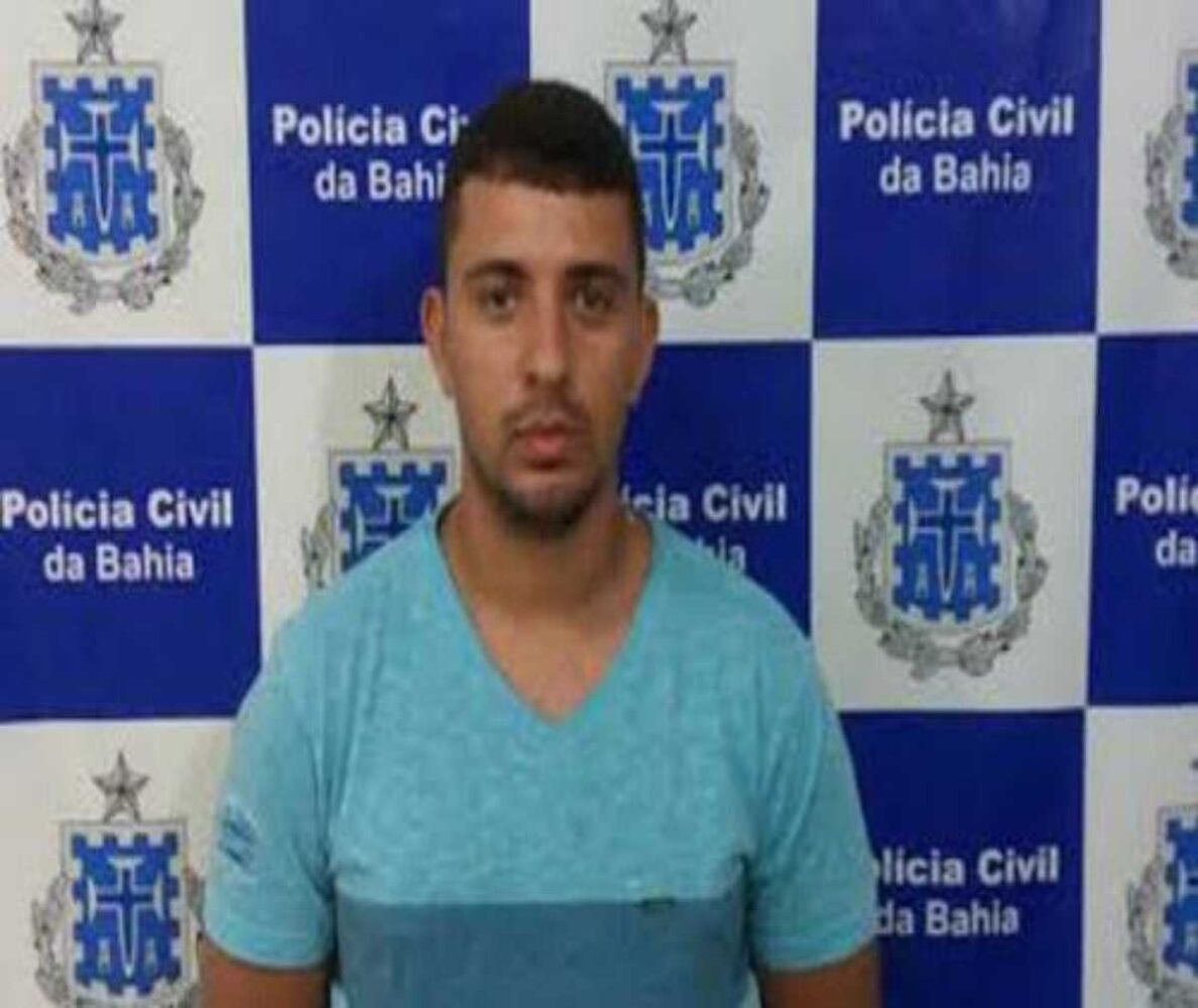Uashington Silva Brito foi condenado a 14 anos de prisão pelo homicídio qualificado de seu próprio irmão, Idione Silva Brito. O crime ocorreu em 10 de maio de 2017, no povoado de Caiçara, em Vitória da Conquista, na Bahia.