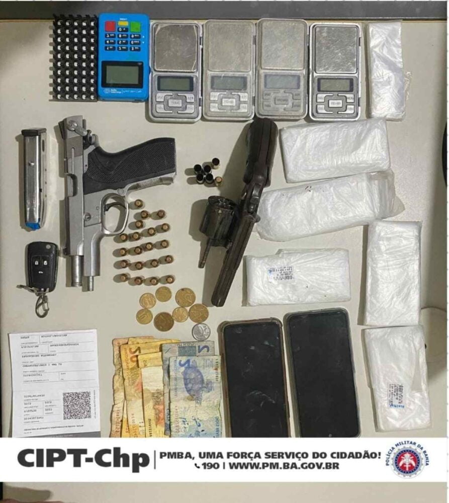 Nesta terça-feira (09), a RONDESP/Chapada atuou em apoio à operação desenvolvida pela 12ª COORPIN, com o intuito de combater uma organização criminosa e cumprir mandado de prisão contra um dos líderes do tráfico de drogas na região da Chapada Diamantina, na Bahia.