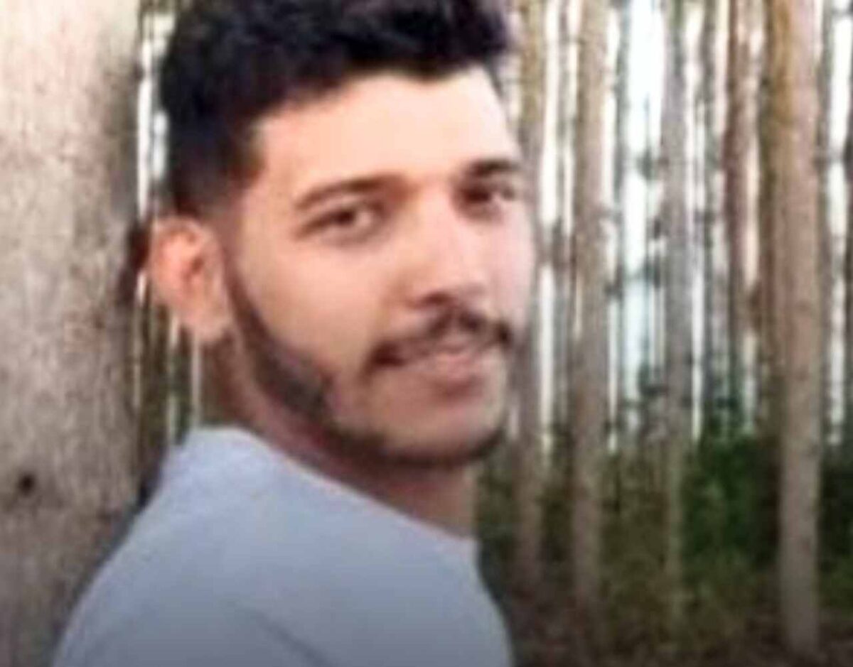 Segundo informações obtidas no local, Daniel estava pilotando sua motocicleta quando colidiu violentamente contra um poste na referida avenida. Infelizmente, o impacto foi tão intenso que ele não resistiu aos ferimentos e faleceu no local do acidente.